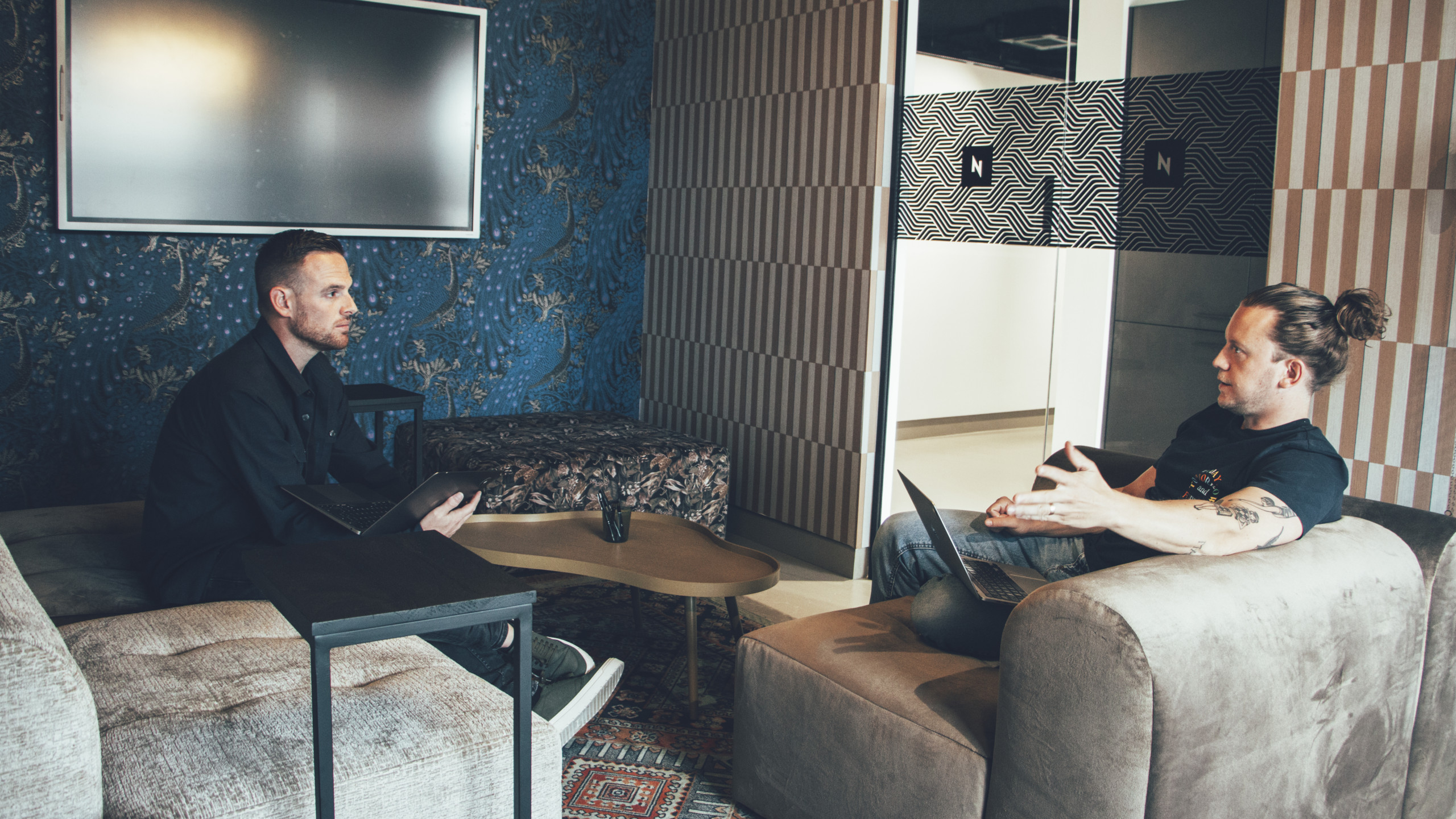 Overleg marketing lounge